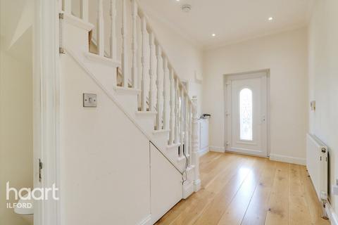 14 Oakwood Gardens, Ilford, IG3 9TY