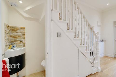 14 Oakwood Gardens, Ilford, IG3 9TY