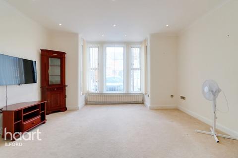 14 Oakwood Gardens, Ilford, IG3 9TY