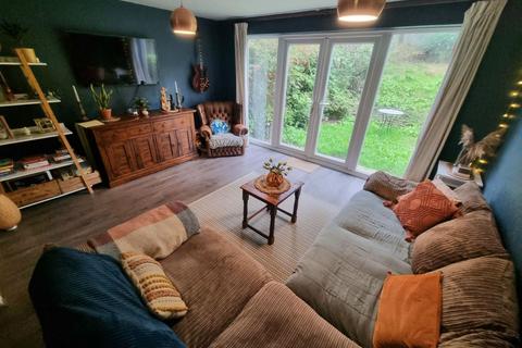 15 Ash Grove, Northampton, NN2 8DG