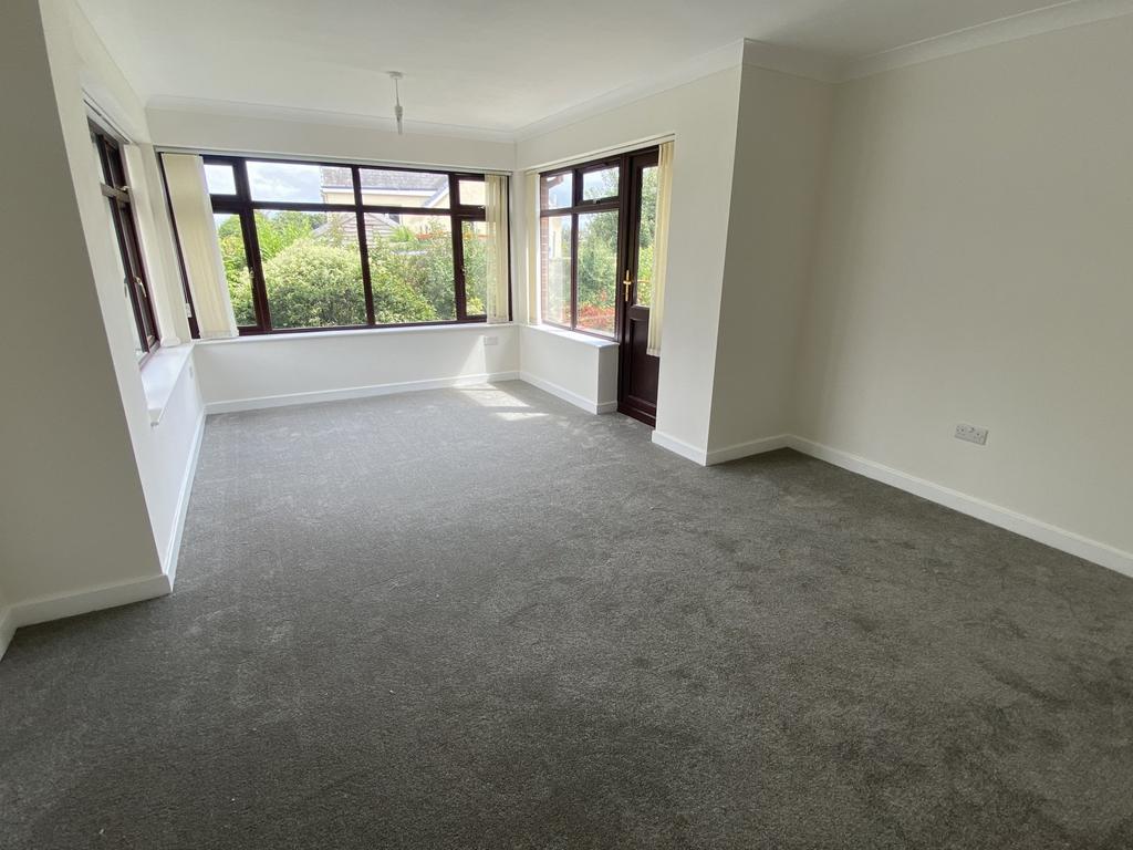 Skomer Drive, Milford Haven, Pembrokeshire, SA73 2 bed bungalow for