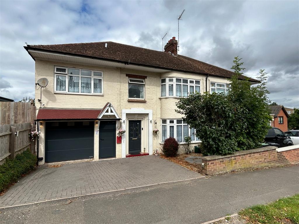 Higham Road, Rushden 4 bed semidetached house for sale £365,000