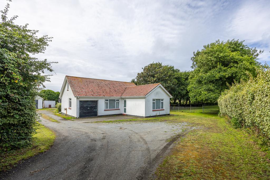 Les Nouettes, Forest, Guernsey 3 bed detached house for sale £975,000