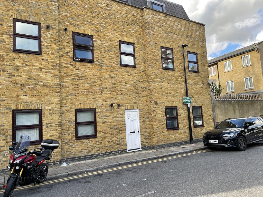 Brunton Place ground floor flat