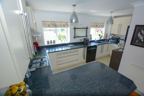 20 Badgers Close, Newhaven, BN9 9DE
