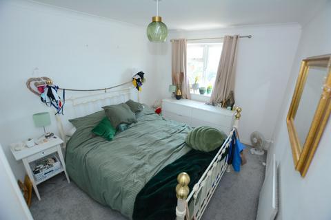 20 Badgers Close, Newhaven, BN9 9DE