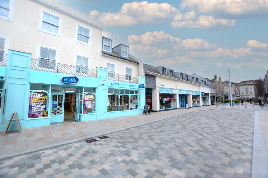Worthing BN11 2 bed apartment to rent £900 pcm (£208 pw)