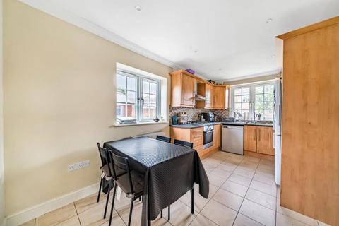 3 bedroom semi-detached house to rent, HERSHAM