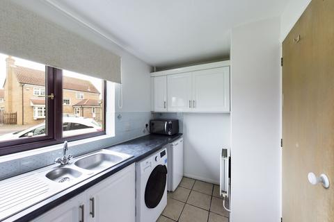 2 bedroom terraced house to rent, James Carlton Close, Milton