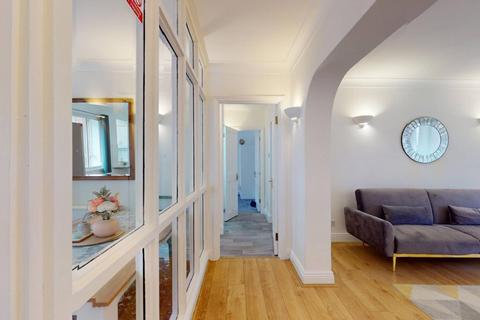 2 bedroom flat for sale, St Vincent Court, Seymour Place W1