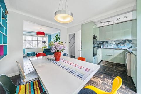 216 Langley Way, West Wickham, BR4 0DU