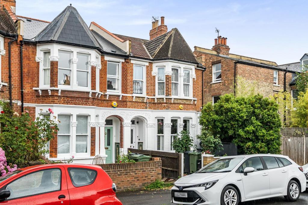 Clive Road, West Dulwich 3 bed flat for sale £750,000