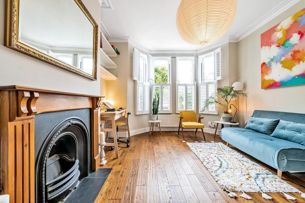 Clive Road, West Dulwich 3 bed flat for sale £750,000