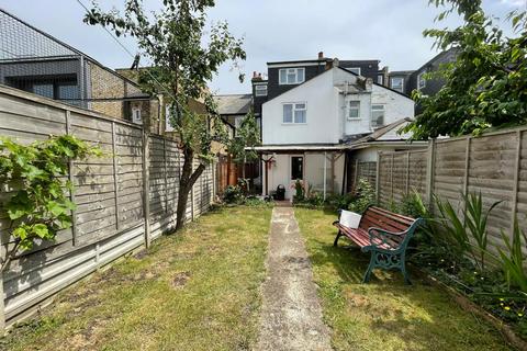 5 bedroom house share to rent, London SW18