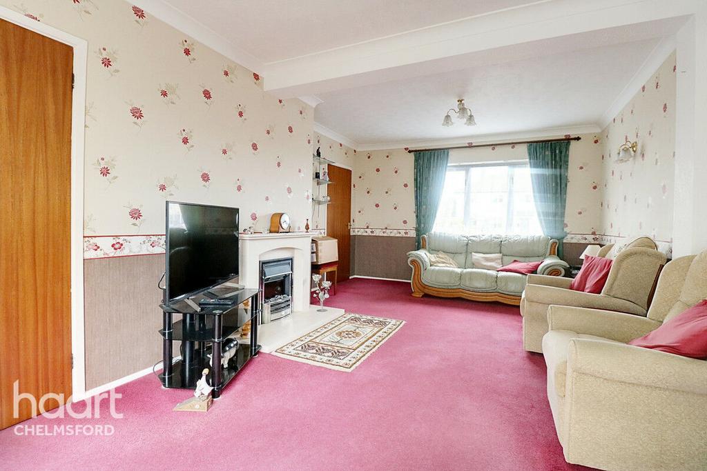 Hunts Drive, Chelmsford 3 bed semidetached house for sale £350,000