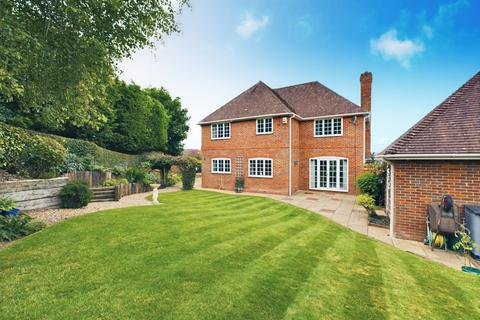 5 bedroom detached house for sale - Woodbank, Loosley Row