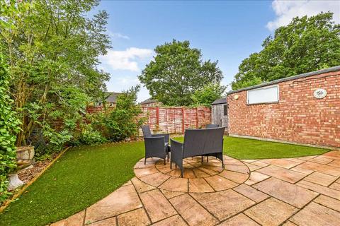 12 Ambledale, Sarisbury Green, Southampton, SO31 7BR