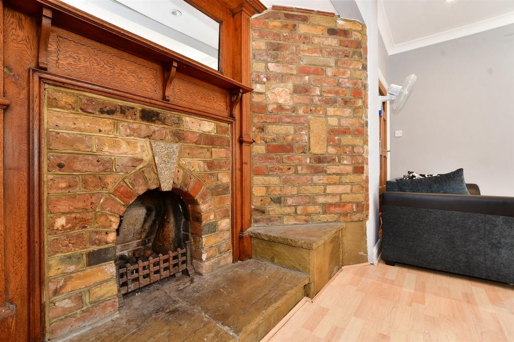 Croydon Road, Wallington, Surrey 3 bed semidetached house for sale £