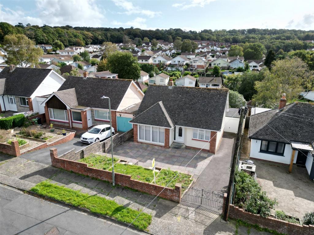 Ridgeway Road, Newton Abbot 2 bed detached bungalow £325,000