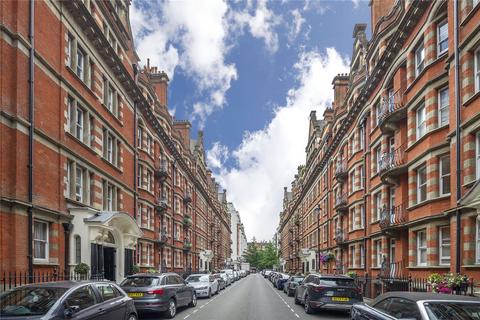 Clarence Gate Gardens, Glentworth Street, London