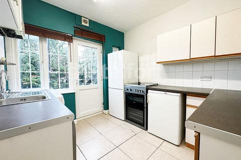 2 bedroom apartment to rent, Torrington Court, Torrington Park, London N12