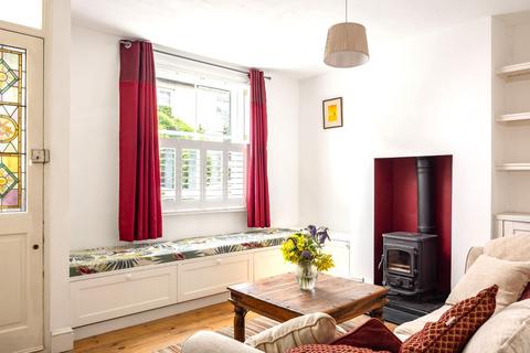 2 bedroom terraced house to rent, Watts Lane, Teddington