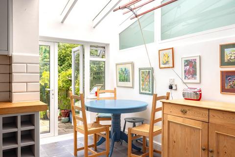 2 bedroom terraced house to rent, Watts Lane, Teddington