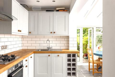 2 bedroom terraced house to rent, Watts Lane, Teddington