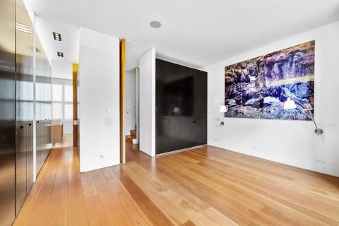 undefined, Blenheim Crescent, London