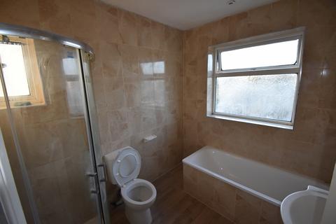 3 bedroom semi-detached house to rent, Roding Lane North, Woodford Green IG8