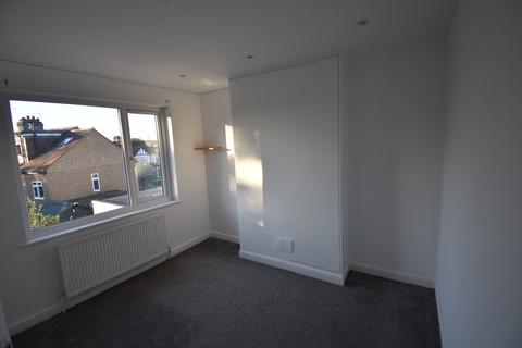 3 bedroom semi-detached house to rent, Roding Lane North, Woodford Green IG8