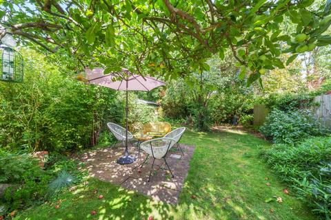 48 Sutherland Grove, London, SW18 5PU
