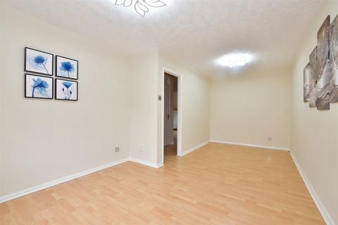 33 Eagle Close, Waltham Abbey, EN9 3NA