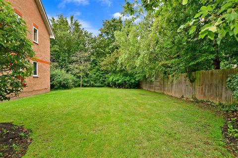 33 Eagle Close, Waltham Abbey, EN9 3NA