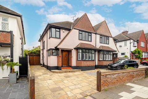 3 bedroom semi-detached house for sale - Thames Drive, Leigh-on-sea, SS9
