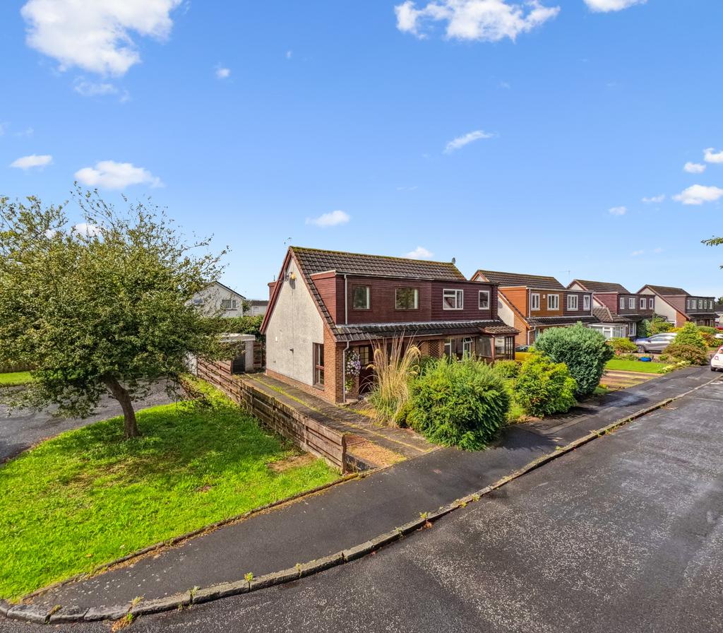 Arbroath Crescent, Stirling, Stirlingshire, FK9 5SQ 3 bed semidetached