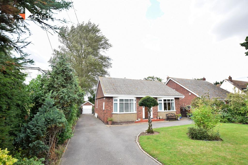 Point Clear Road, St Osyth 2 bed detached bungalow for sale £355,000