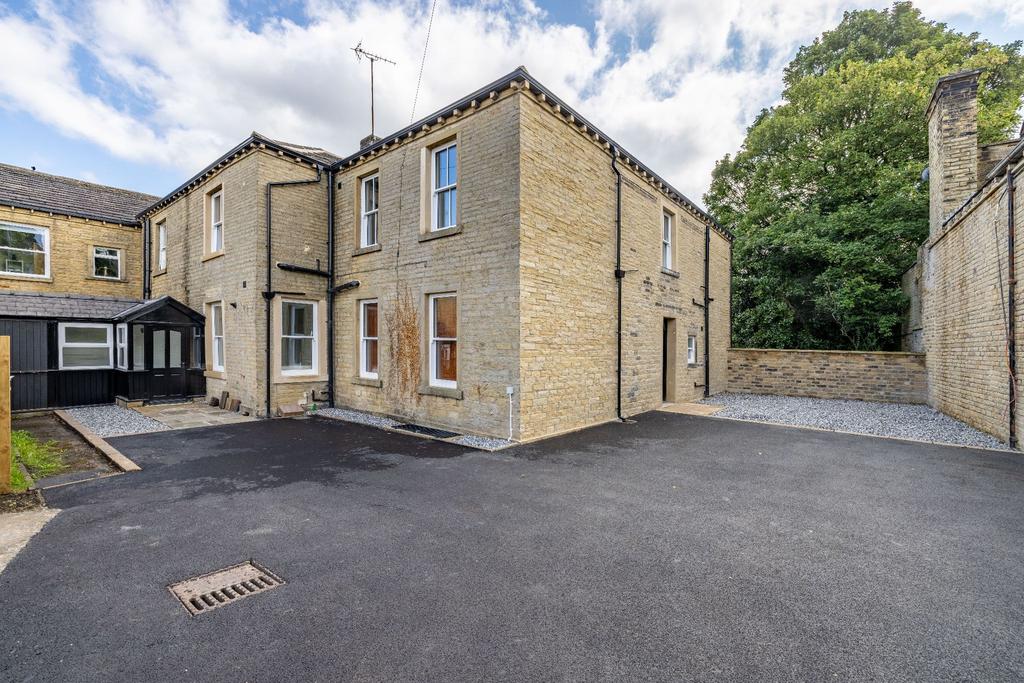 Thornhill Road, Rastrick, HD6 3HL 4 bed semidetached house for sale