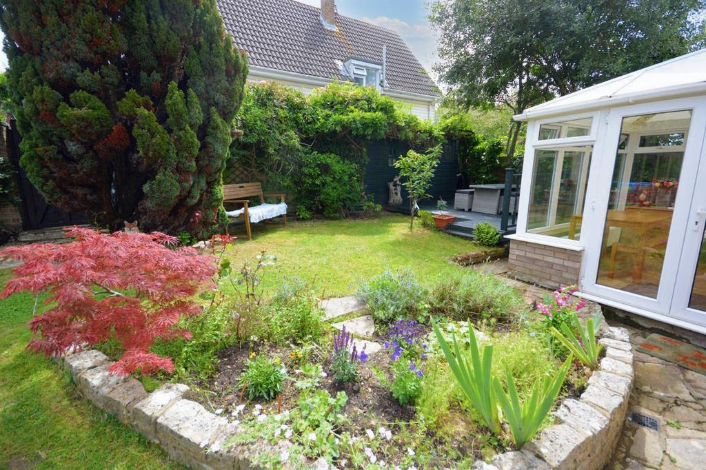 Greenhayes, Broadstone BH18 4 bed detached house for sale £490,000