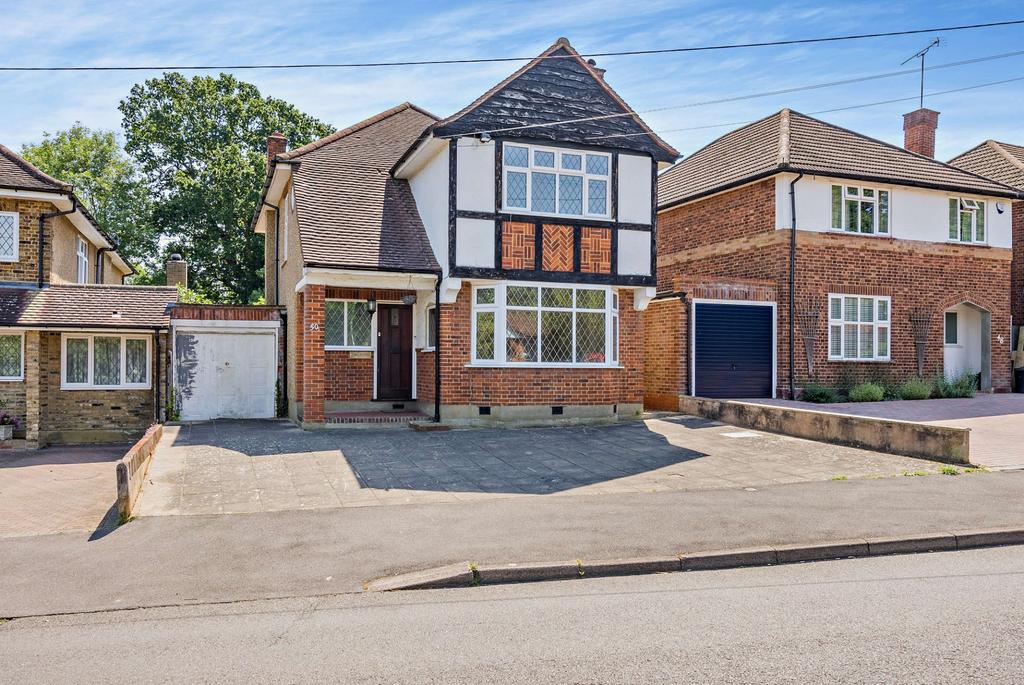 Cheney Street, Pinner, HA5 3 bed detached house £950,000
