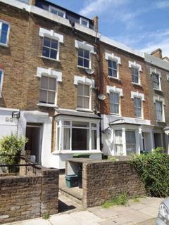 4 bedroom flat to rent, Davenant Road, London N19