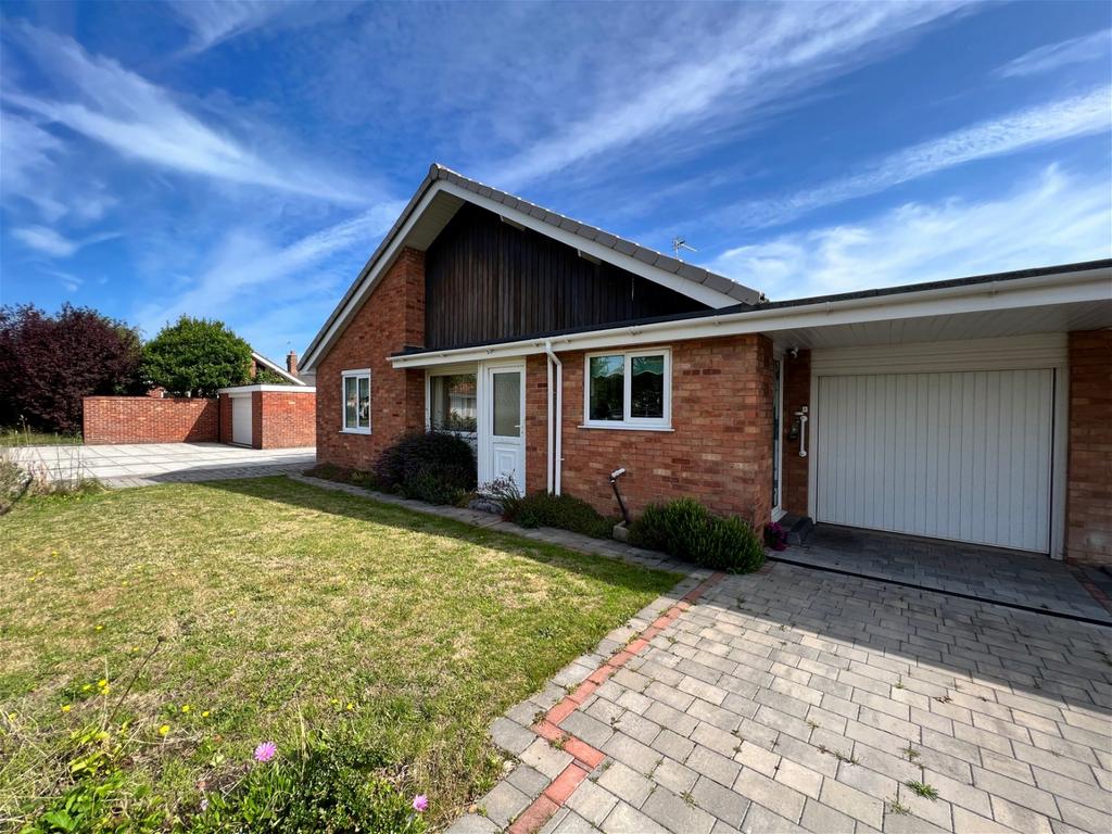 Harington Road, Formby, Liverpool... 3 bed detached bungalow £1,400