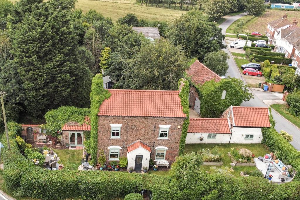 North End, Roos, Hull, East Riding of Yorkshire, HU12 0HX 5 bed