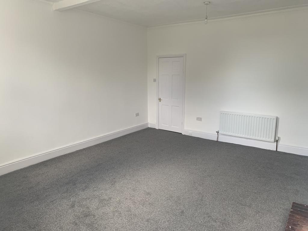 Liverpool Road, Eccles, Manchester 3 bed flat £750 pcm (£173 pw)