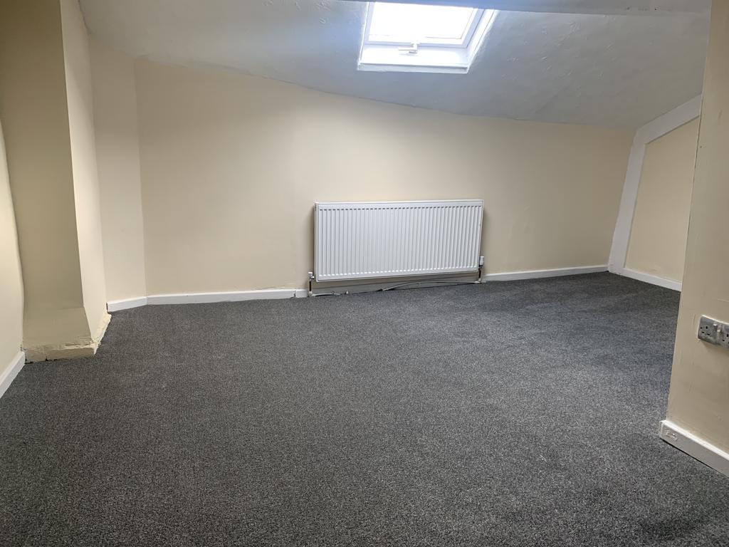 Liverpool Road, Eccles, Manchester 3 bed flat £750 pcm (£173 pw)