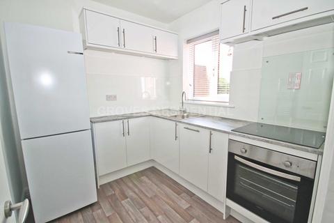 2 bedroom flat to rent, Chestnut Grove, New Malden