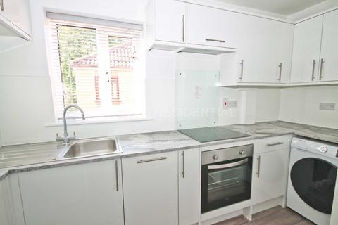 2 bedroom flat to rent, Chestnut Grove, New Malden