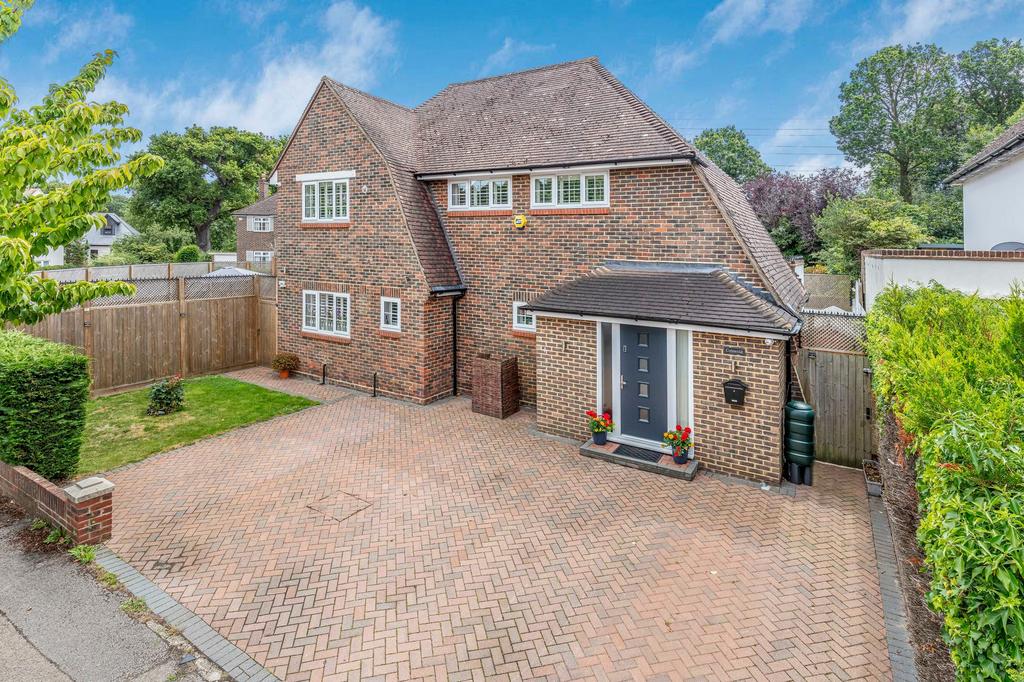 Evelyn Way, Stoke D'abernon, KT11 4 bed detached house for sale £1,200,000