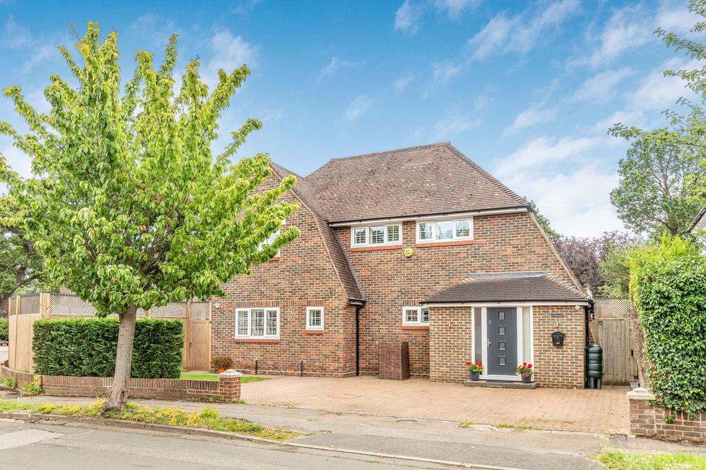 Evelyn Way, Stoke D'abernon, KT11 4 bed detached house for sale £