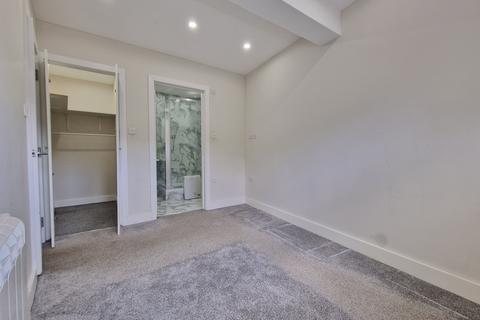 undefined, High Street, Banstead SM7